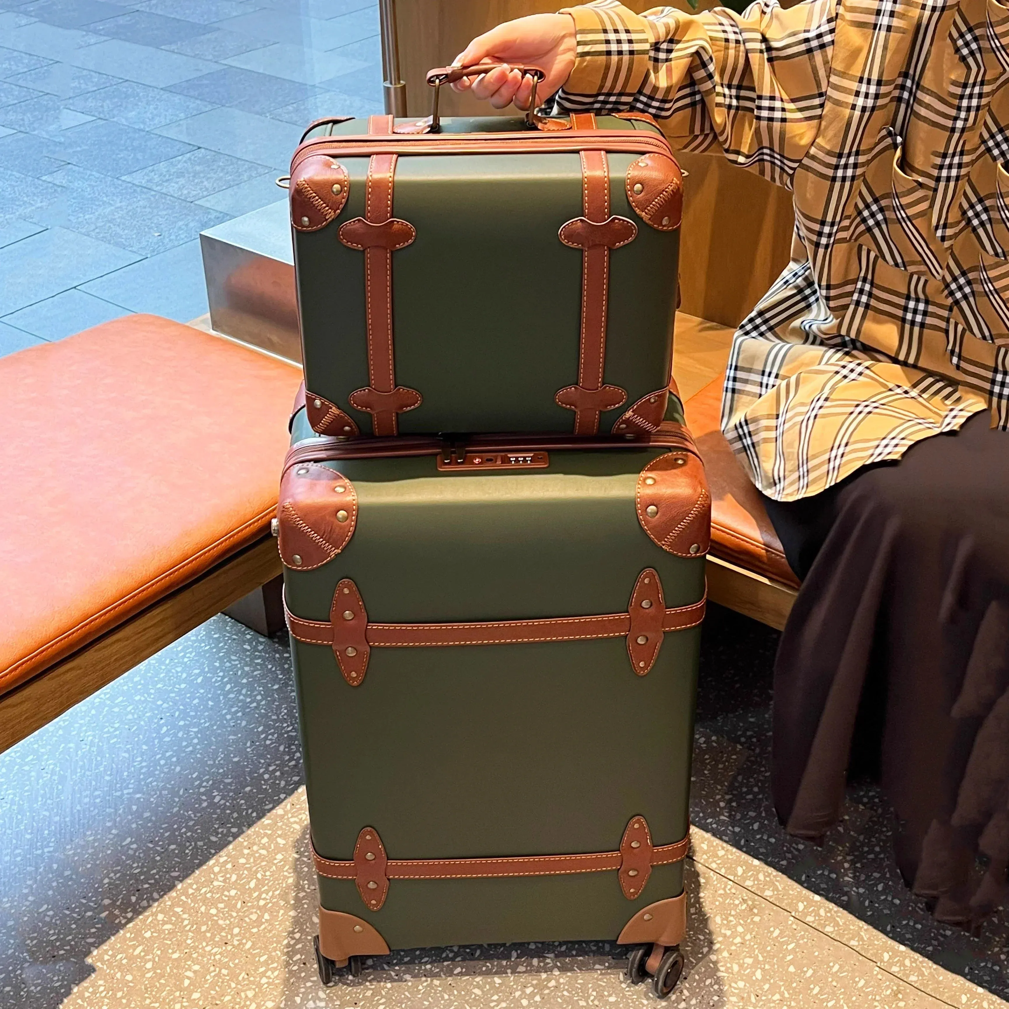 Retro Luggage Set 2 Pcs – Lightweight, Durable & Stylish Travel Companion