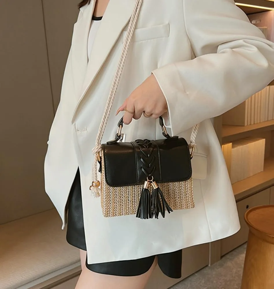 Slouchy Woven Crossbody Handbags for Women Beach Straw Clutch Purses Tassel Commuter Bag for Work,Travel,Casual Outings